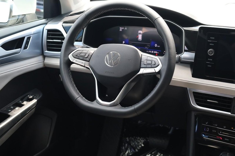 Volkswagen Taos Vehicle Image 23
