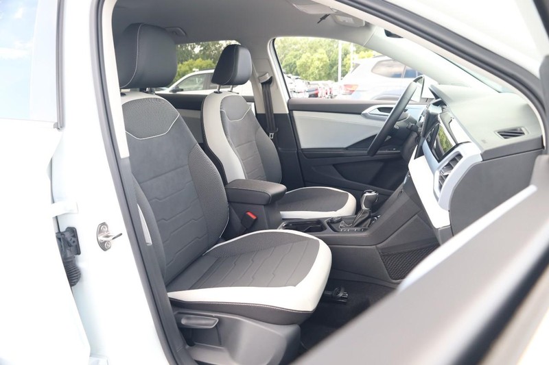 Volkswagen Taos Vehicle Image 24