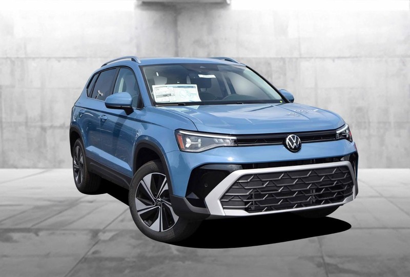 Volkswagen Taos Vehicle Image 02