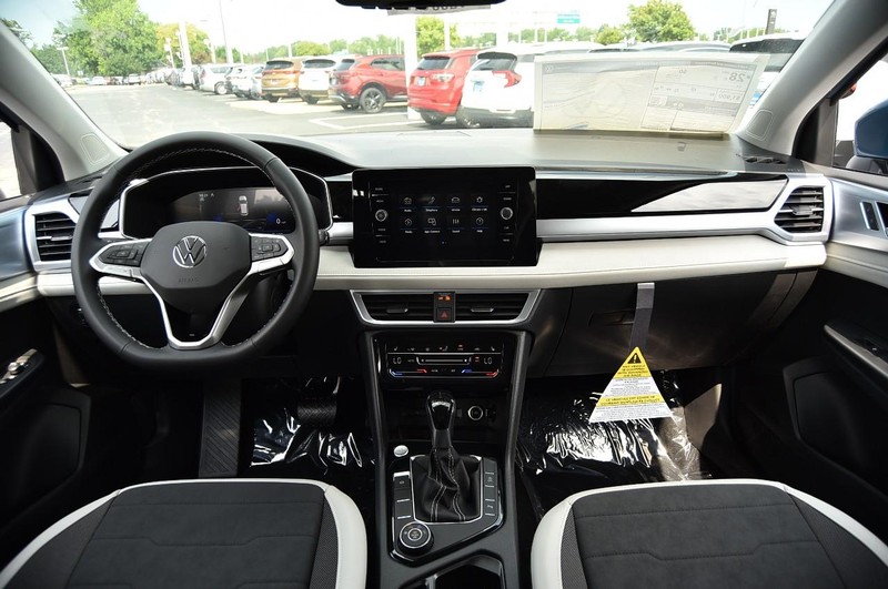 Volkswagen Taos Vehicle Image 07