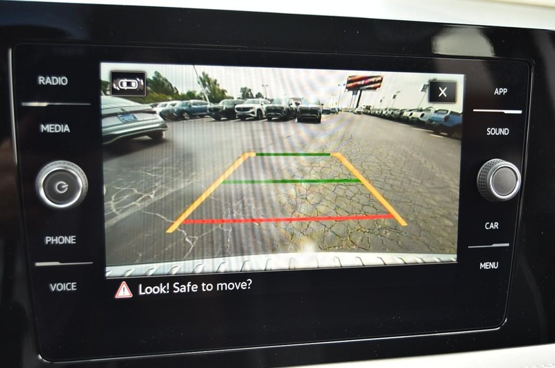 Volkswagen Taos Vehicle Image 12