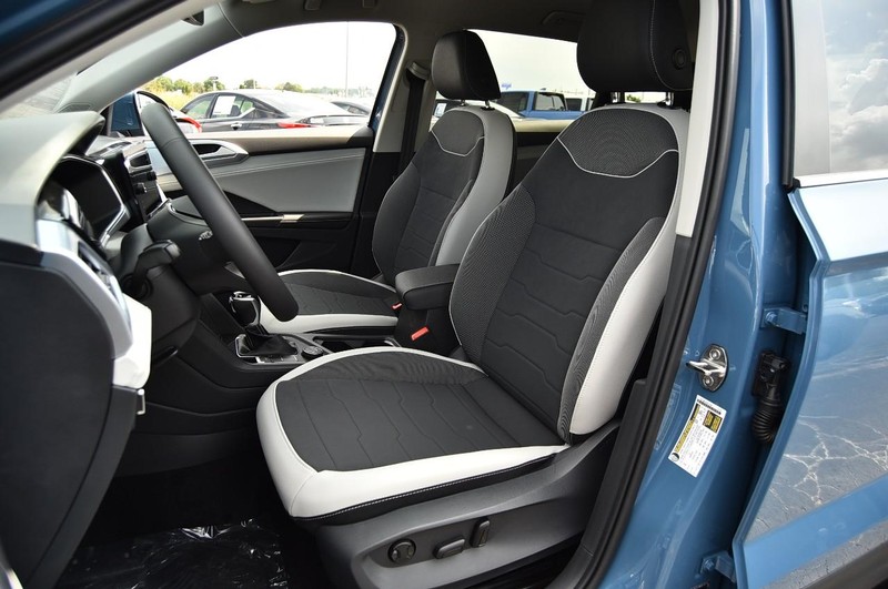 Volkswagen Taos Vehicle Image 19