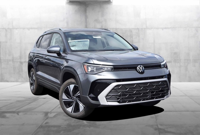 Volkswagen Taos Vehicle Image 02