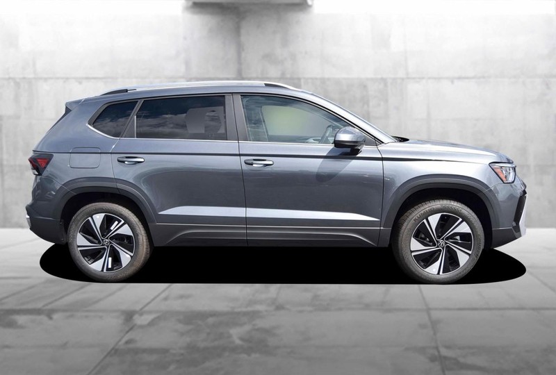 Volkswagen Taos Vehicle Image 05