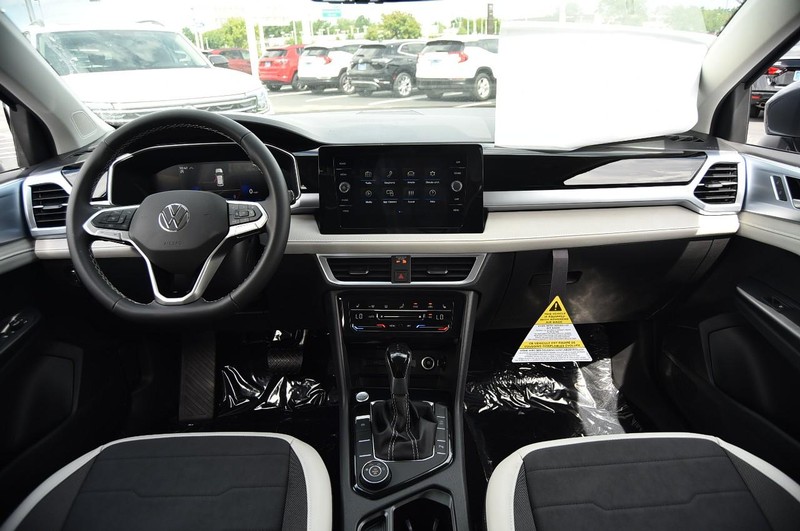 Volkswagen Taos Vehicle Image 07