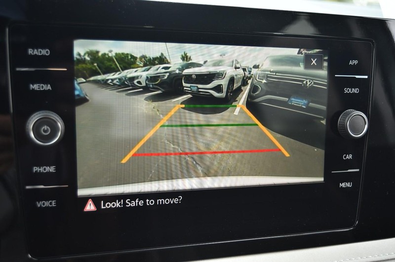 Volkswagen Taos Vehicle Image 12