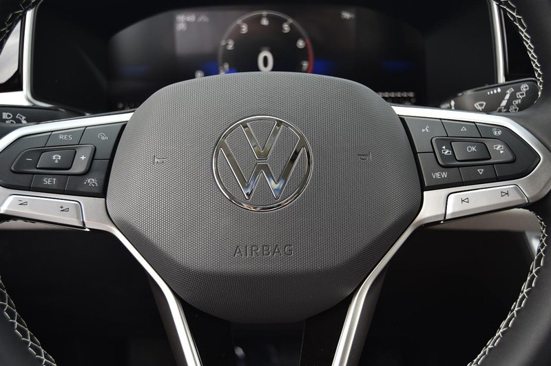 Volkswagen Taos Vehicle Image 18
