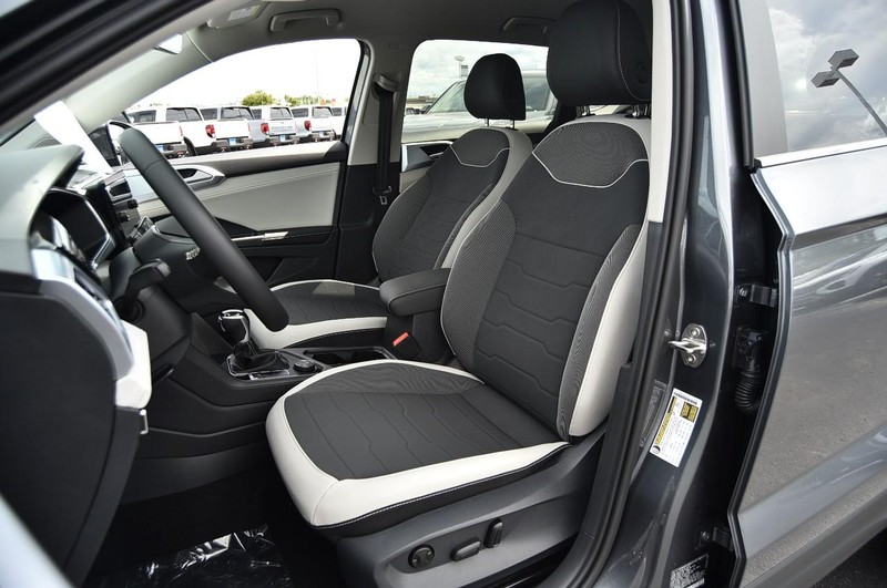 Volkswagen Taos Vehicle Image 19