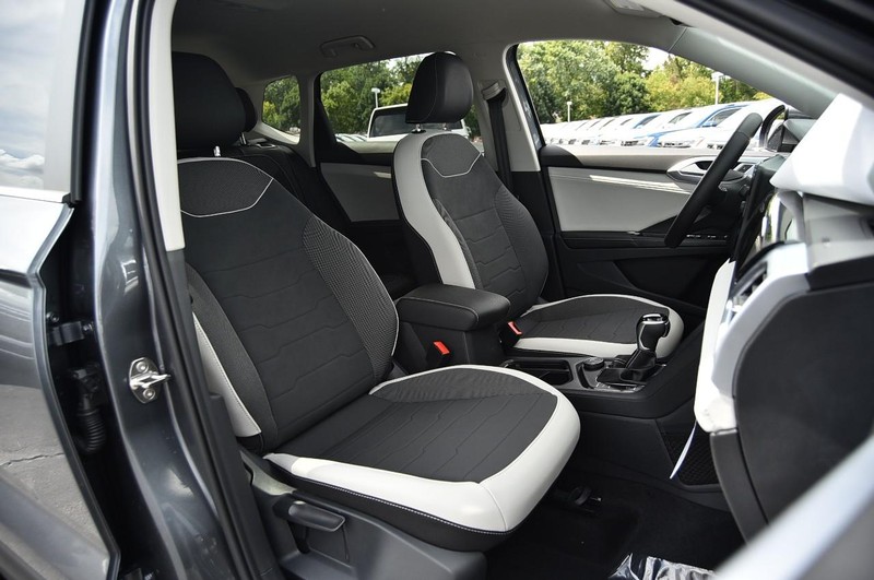 Volkswagen Taos Vehicle Image 20