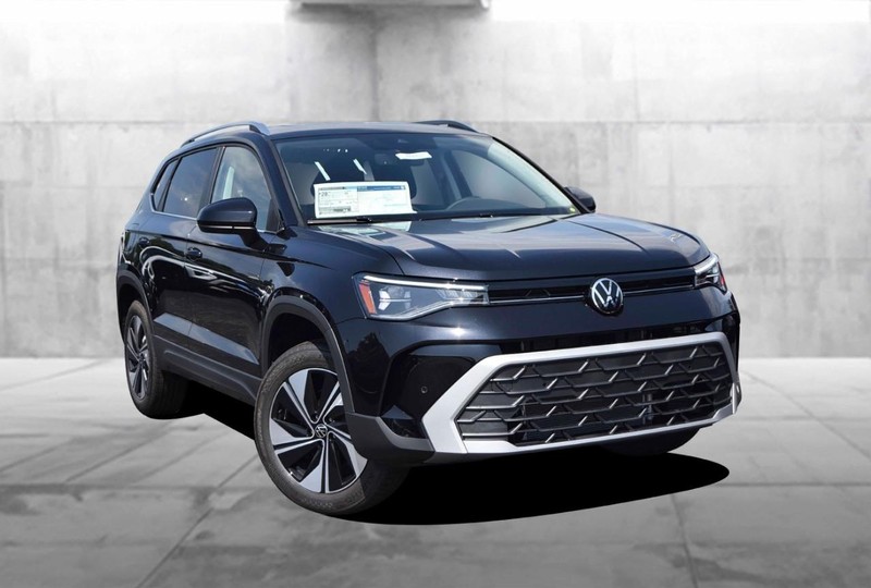 Volkswagen Taos Vehicle Image 02