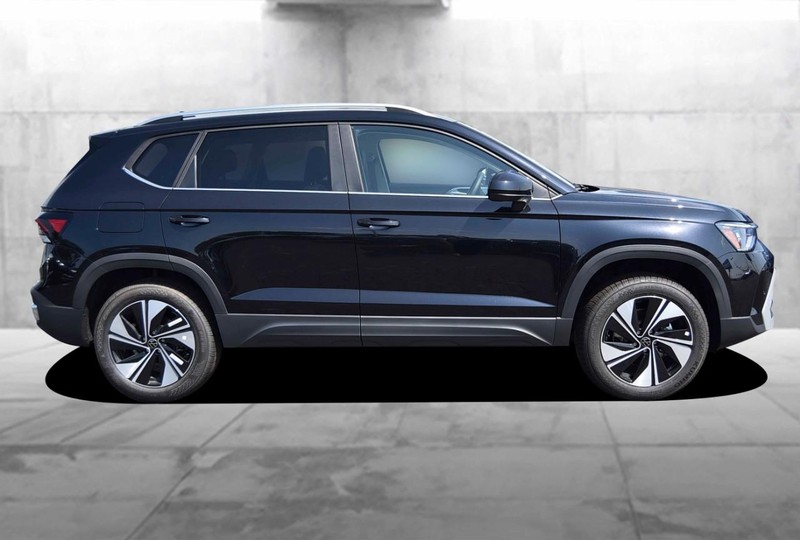 Volkswagen Taos Vehicle Image 05