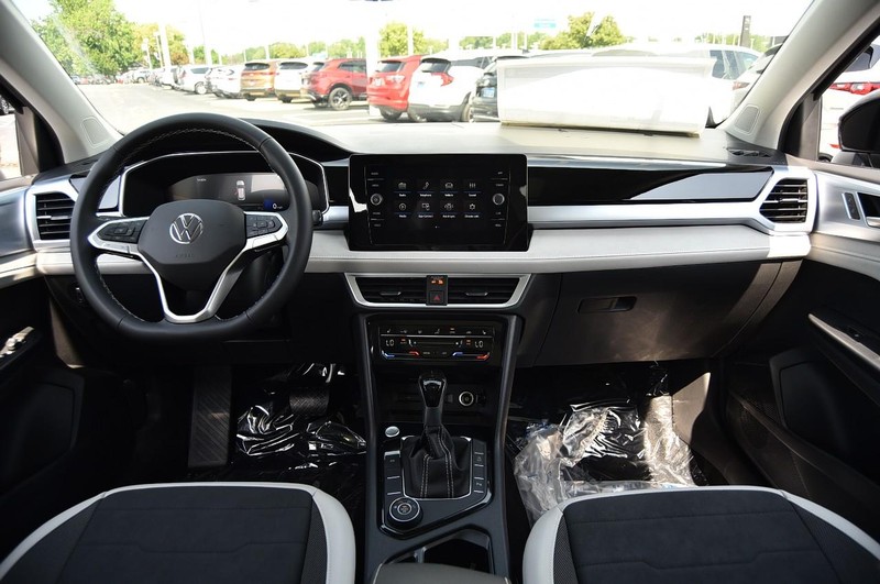 Volkswagen Taos Vehicle Image 07