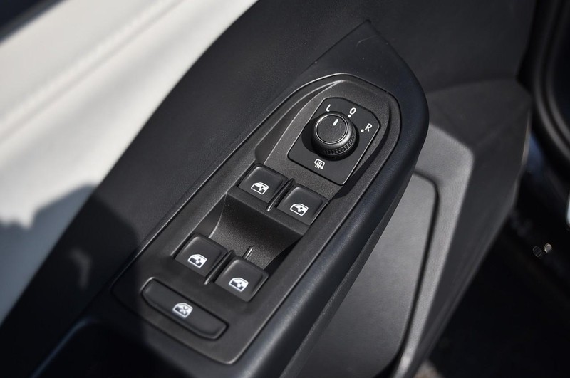 Volkswagen Taos Vehicle Image 08