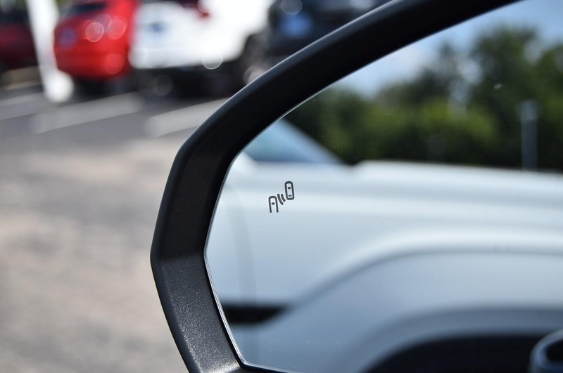 Volkswagen Taos Vehicle Image 09
