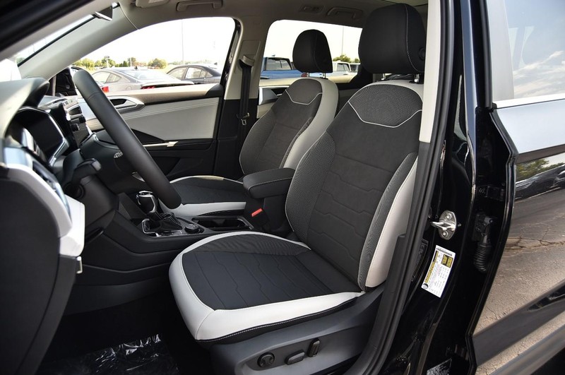 Volkswagen Taos Vehicle Image 19