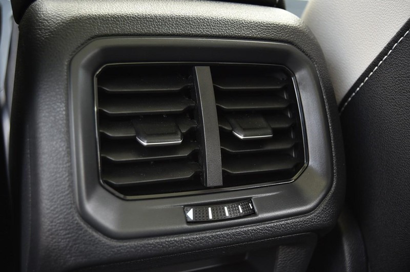 Volkswagen Taos Vehicle Image 23