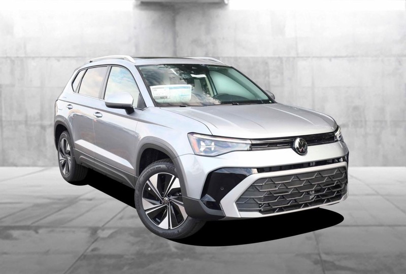Volkswagen Taos Vehicle Image 02