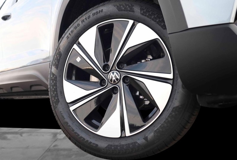 Volkswagen Taos Vehicle Image 03
