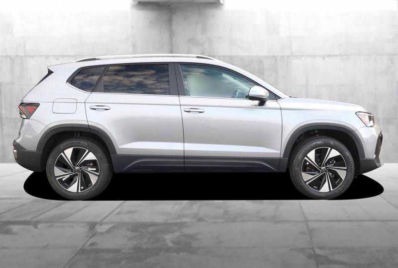 Volkswagen Taos Vehicle Image 05