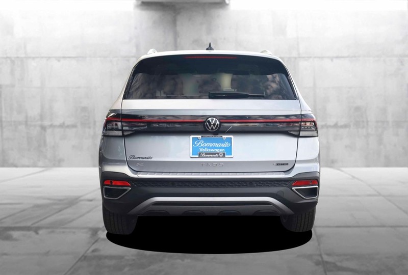 Volkswagen Taos Vehicle Image 06