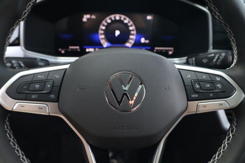 Volkswagen Taos Vehicle Image 11
