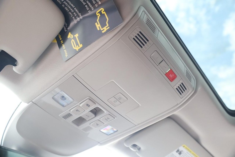 Volkswagen Taos Vehicle Image 18
