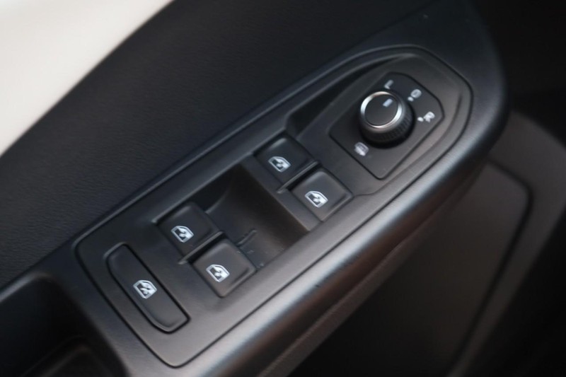 Volkswagen Taos Vehicle Image 19