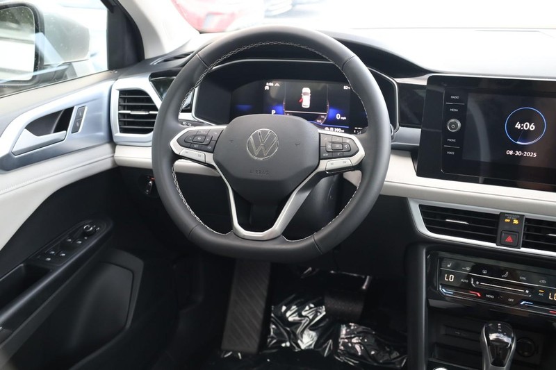 Volkswagen Taos Vehicle Image 25