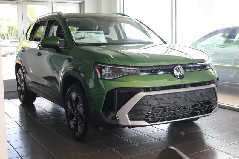 Volkswagen Taos Vehicle Image 02