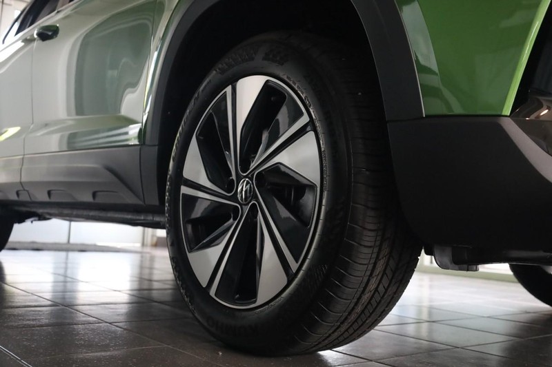 Volkswagen Taos Vehicle Image 03