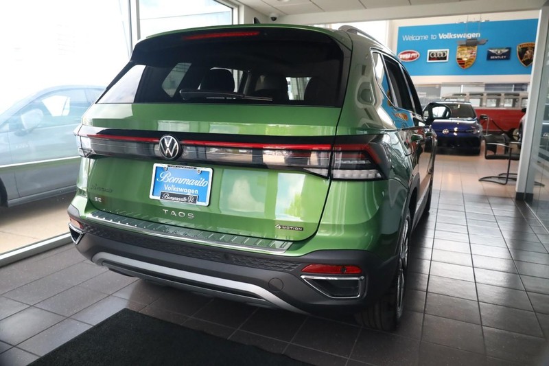 Volkswagen Taos Vehicle Image 05
