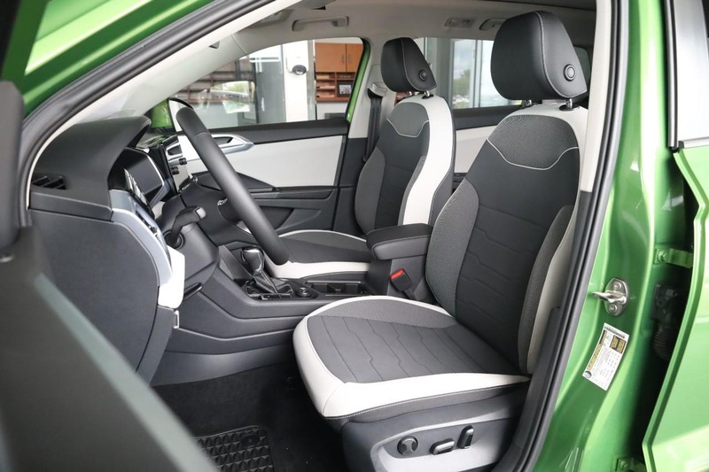 Volkswagen Taos Vehicle Image 09
