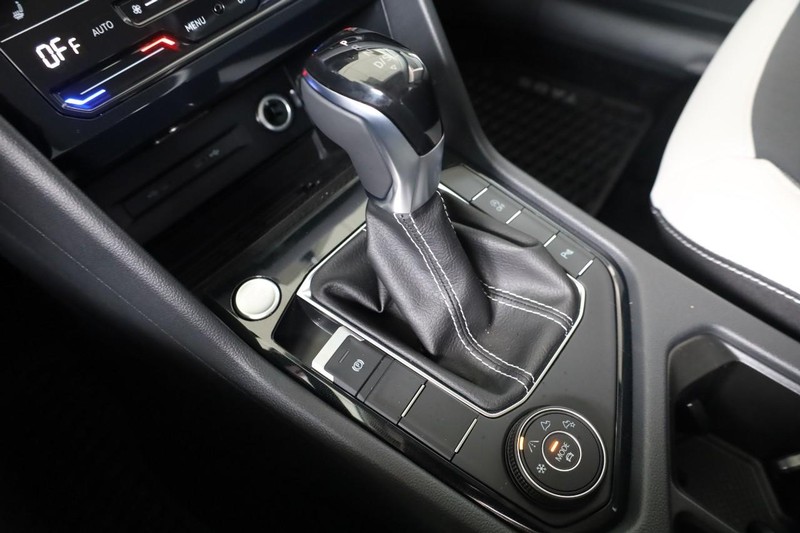 Volkswagen Taos Vehicle Image 17
