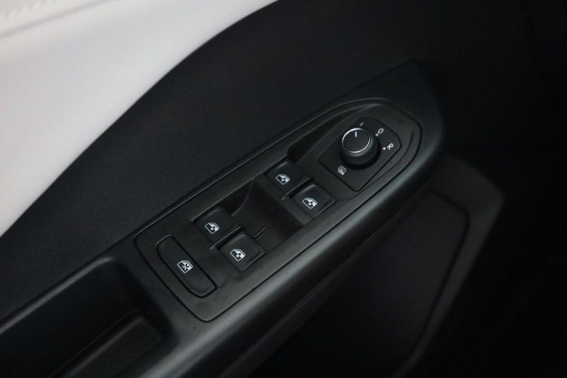 Volkswagen Taos Vehicle Image 19