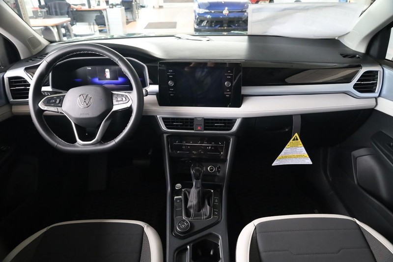 Volkswagen Taos Vehicle Image 22