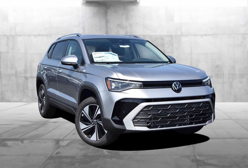Volkswagen Taos Vehicle Image 02