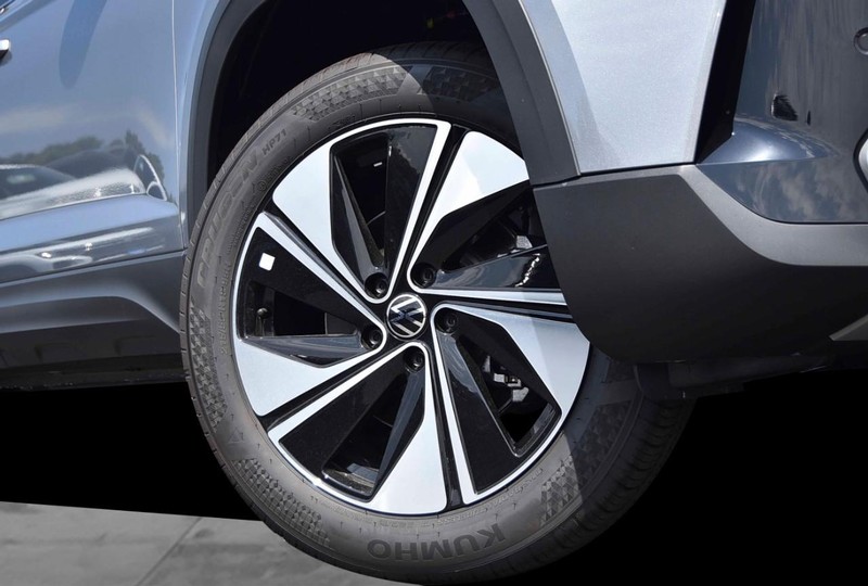 Volkswagen Taos Vehicle Image 03