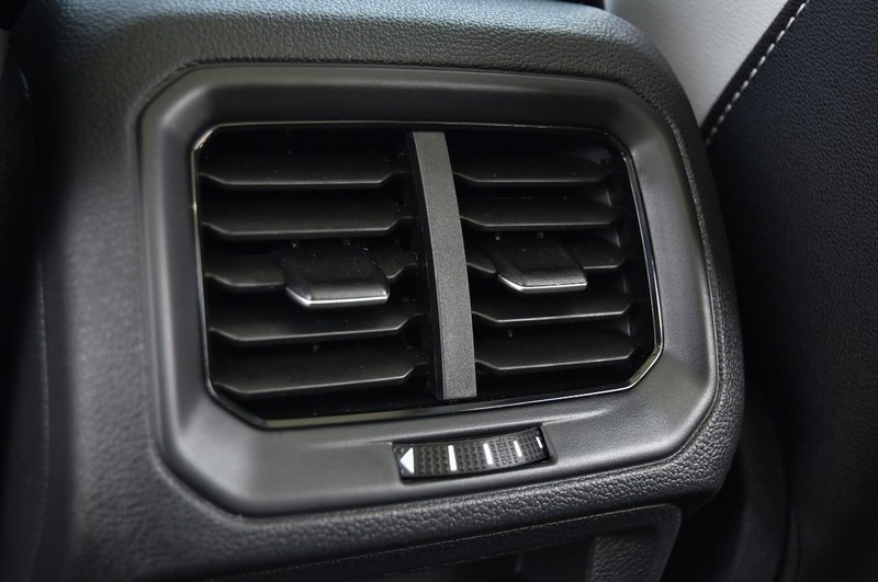 Volkswagen Taos Vehicle Image 23