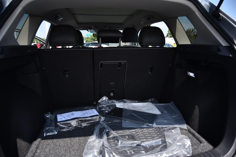 Volkswagen Taos Vehicle Image 25