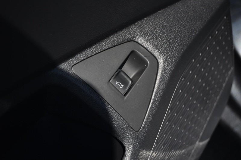Volkswagen Jetta Vehicle Image 09