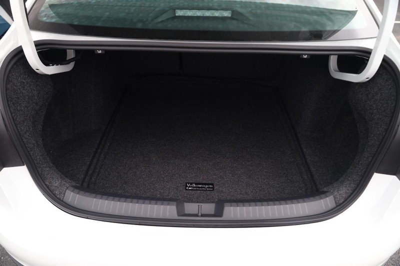 Volkswagen Jetta Vehicle Image 07