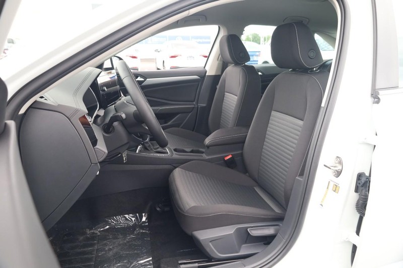 Volkswagen Jetta Vehicle Image 08
