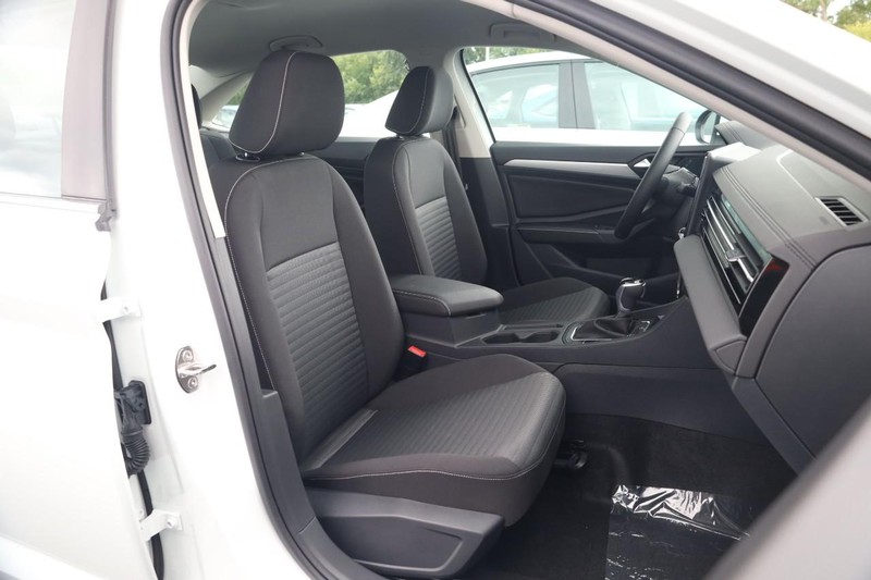 Volkswagen Jetta Vehicle Image 22