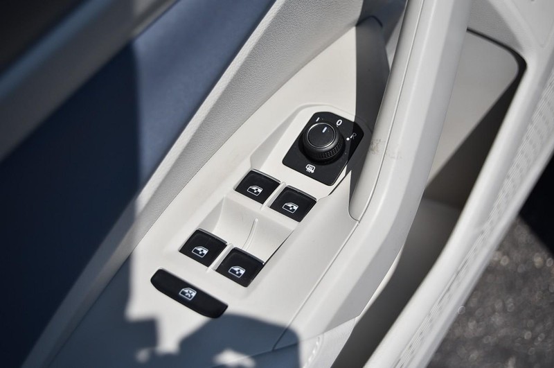 Volkswagen Jetta Vehicle Image 08