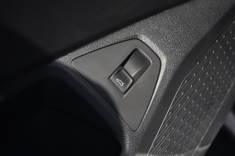 Volkswagen Jetta Vehicle Image 09