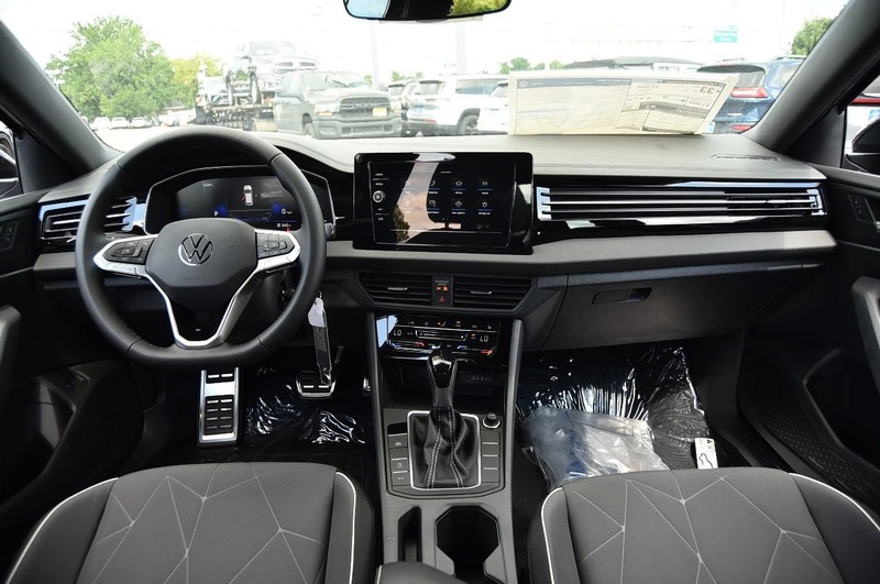 Volkswagen Jetta Vehicle Image 07