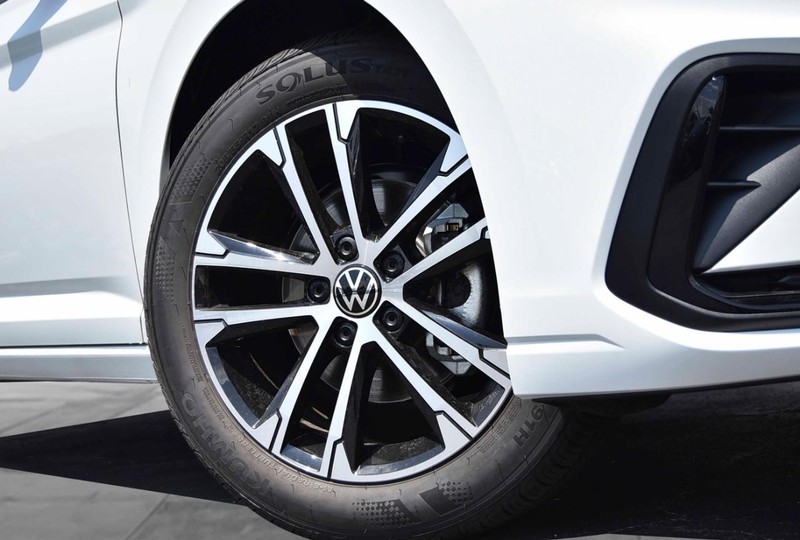 Volkswagen Jetta Vehicle Image 03