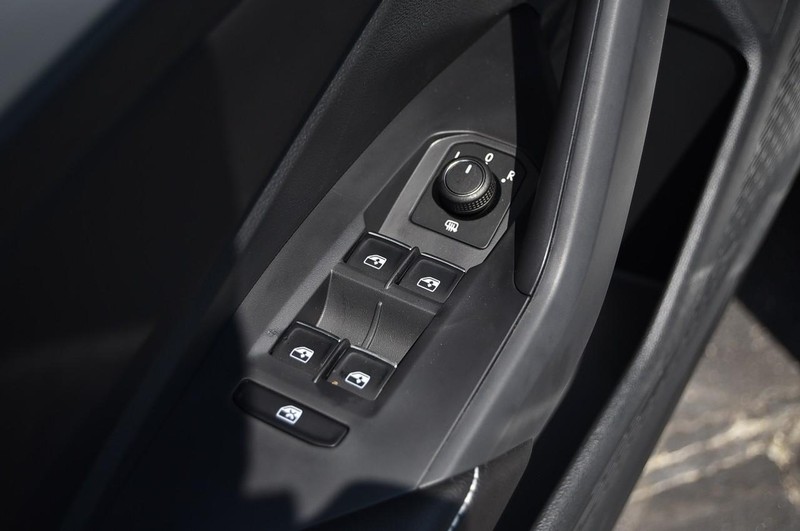 Volkswagen Jetta Vehicle Image 08