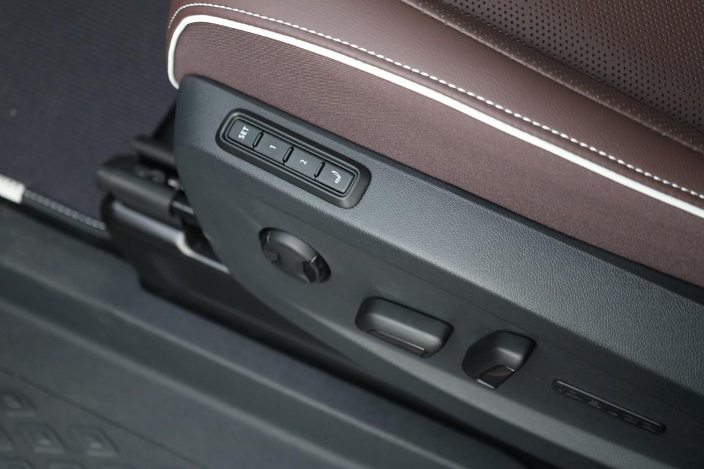 Volkswagen ID. Buzz Vehicle Full-screen Gallery Image 11