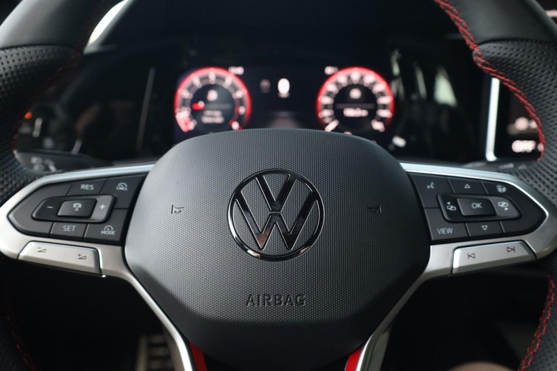 Volkswagen Golf GTI Vehicle Image 08